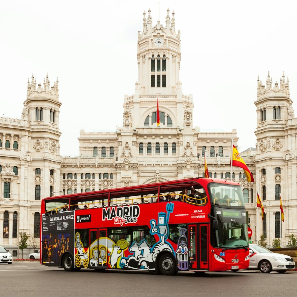 Hop-on Hop-off Bus Madrid + Bernabéu Stadion & Museum