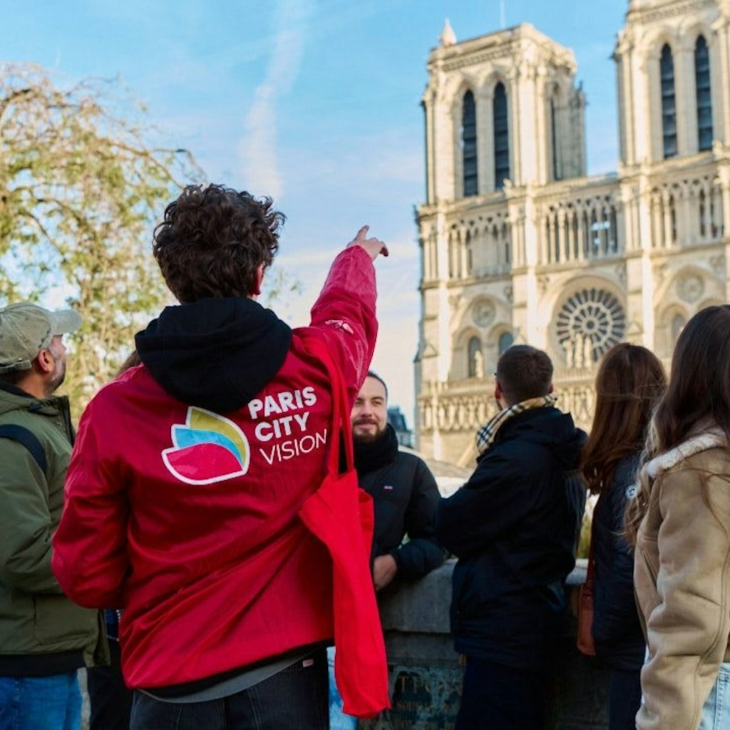 Île de la Cité Paris: Guided Tour + Notre-Dame Cathedral of Paris Audio Guide