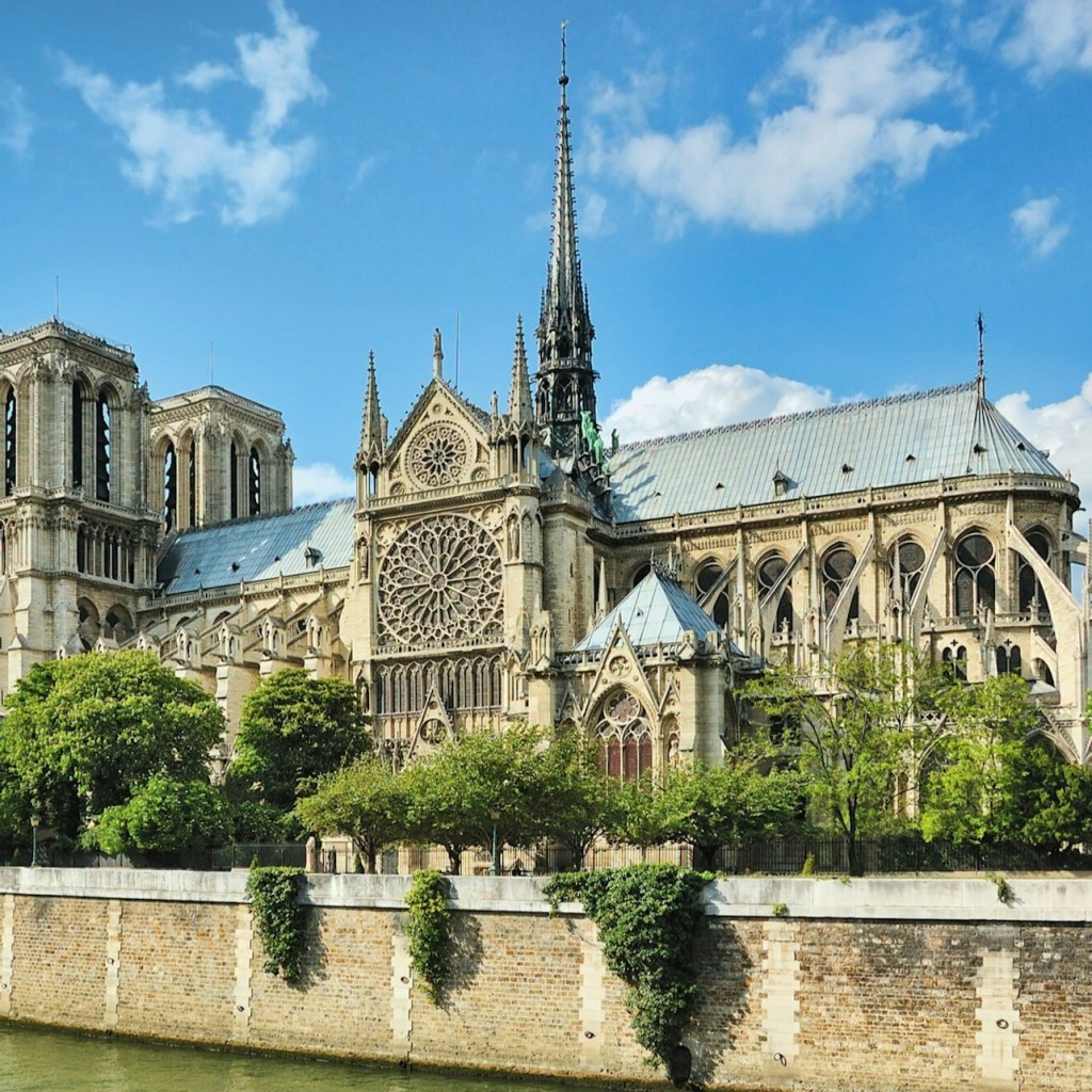 Île de la Cité: Semi-Private Guided Tour + Notre-Dame Cathedral of Paris Entry