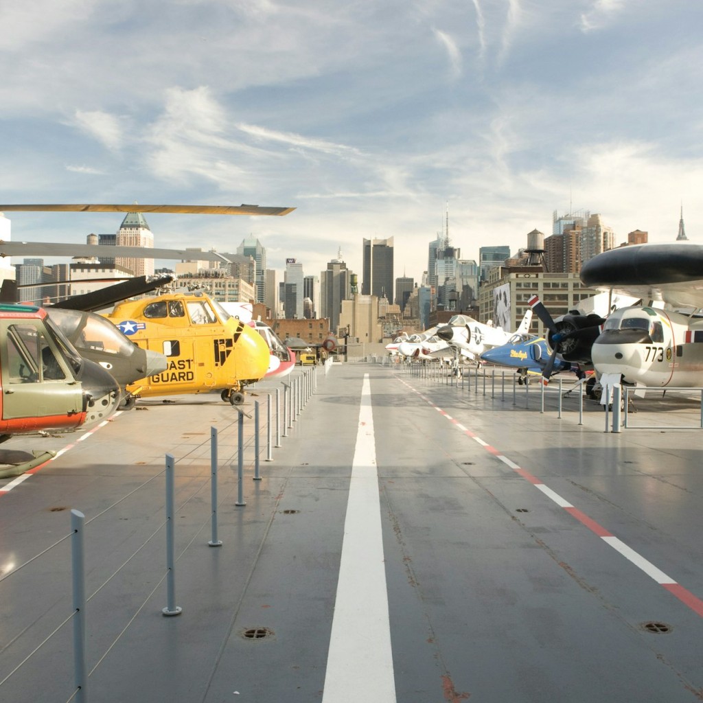 Pacchetto Intrepid Museum + Edge at Hudson Yards