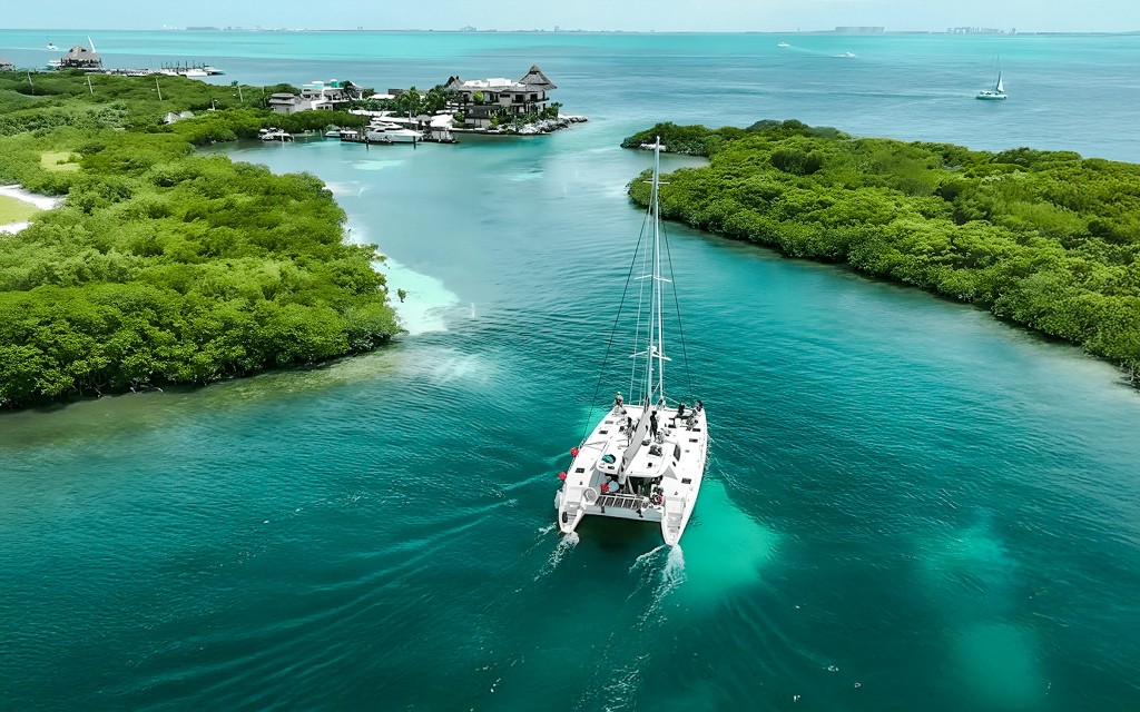 Visite en catamaran de Isla Mujeres tout compris depuis Cancún, Tulum et Costa Mujeres (Tour with Common Meeting Point in Cancún)