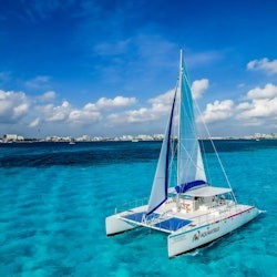Isla Mujeres: Premium Catamaran Tour from Cancún