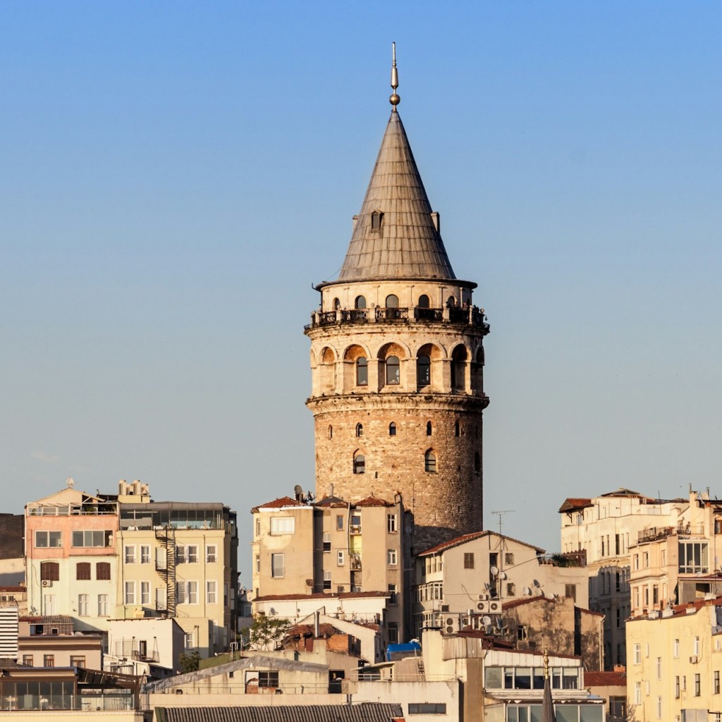 Estambul: Entrada a Gálata y Génova + Visita guiada por la tarde