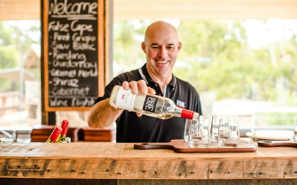 Kangaroo Island Sip & See Guided Tour with 2-Course Lunch, Return Ferry & Adelaide Transfers (From Adelaide: Guided Tour with Return Coach Transfers, Ferry and 2-Course Lunch)