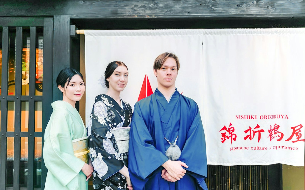 Kyoto: Kimono & Teezeremonie Erlebnis in der Nähe des Nishiki Marktes (Kimono & Tea Ceremony Experience)