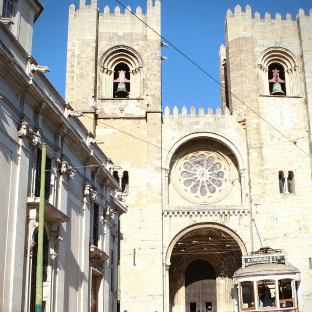 Catedral de Lisboa + Bus turístic Lisboa