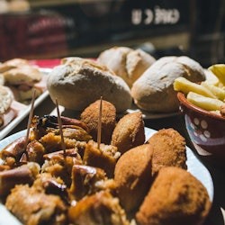 Lisbon: Guided Food & Wine Tour