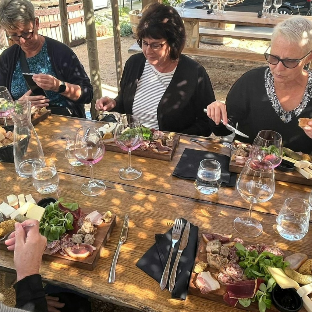 ロワール渓谷:シャトー・ド・シャンボール入場+ワインテイスティング&昼食付き日帰り旅行