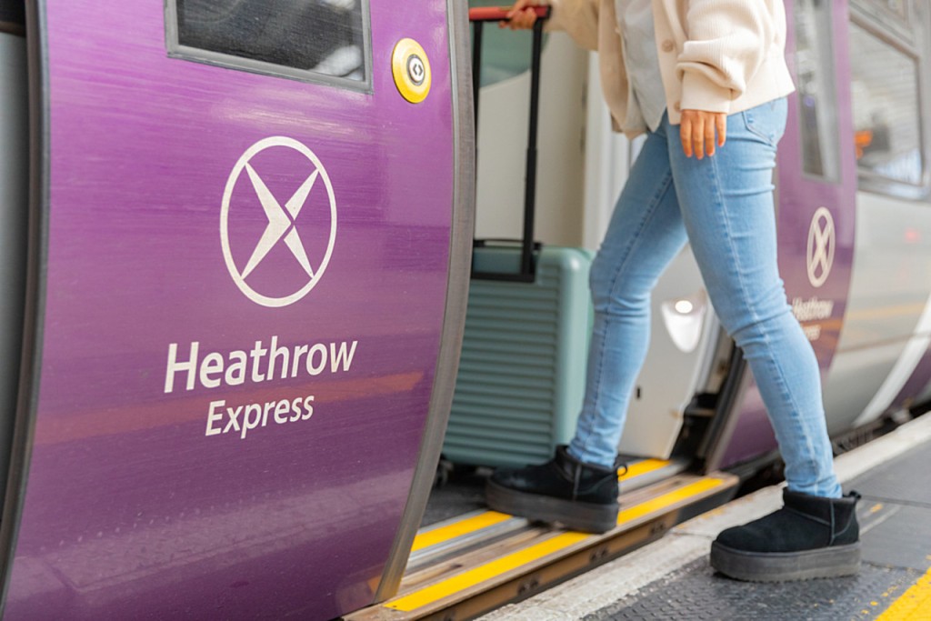 London Heathrow Express (Heathrow Express - One Way Standard Class from Heathrow Airport to Paddington Station (30 Days in Advance))
