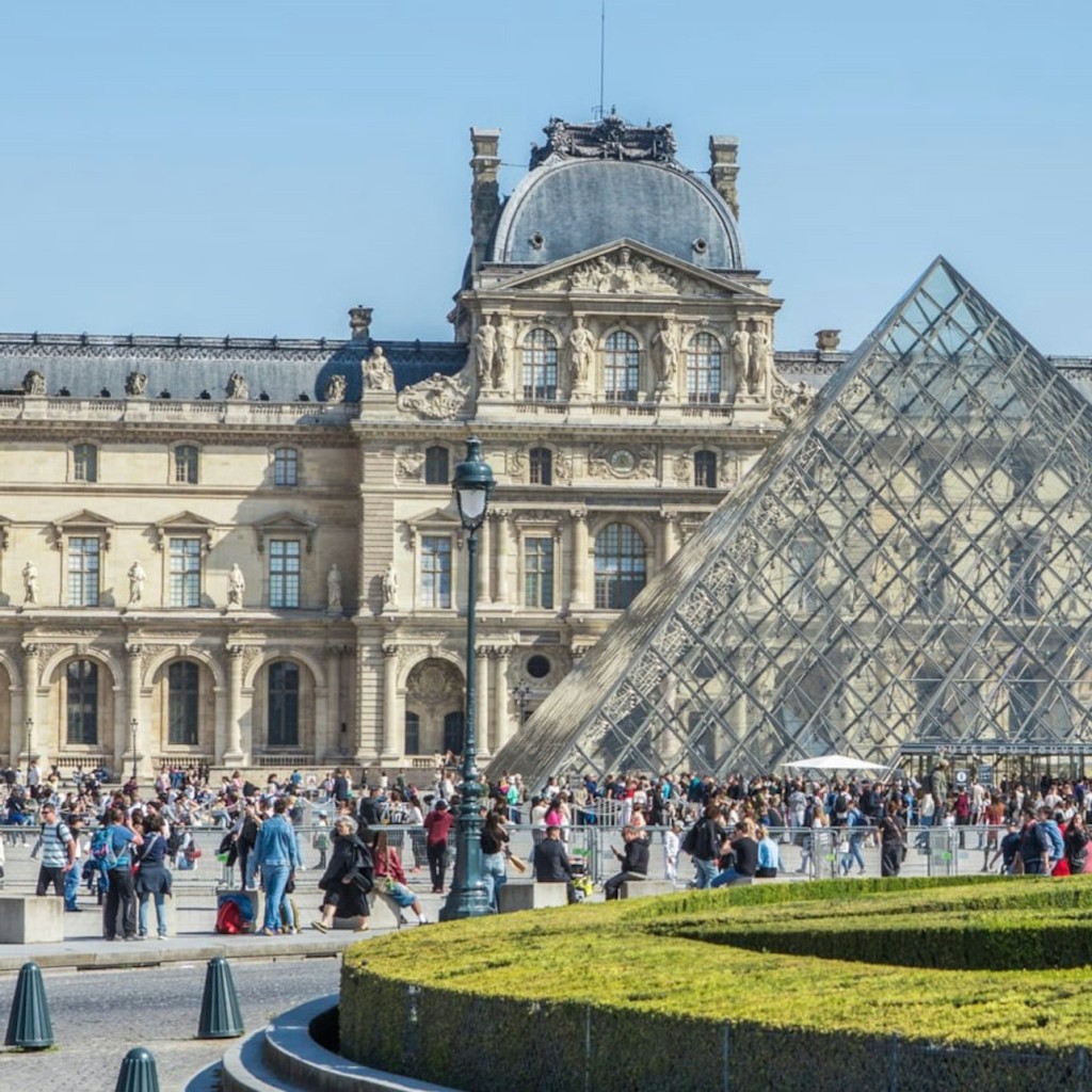 Museu del Louvre: Entrada exclusiva + Visita guiada - Tour in Spanish