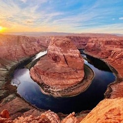 Lower Antelope Canyon & Horseshoe Bend: Guided Day Tour from Las Vegas + Lunch