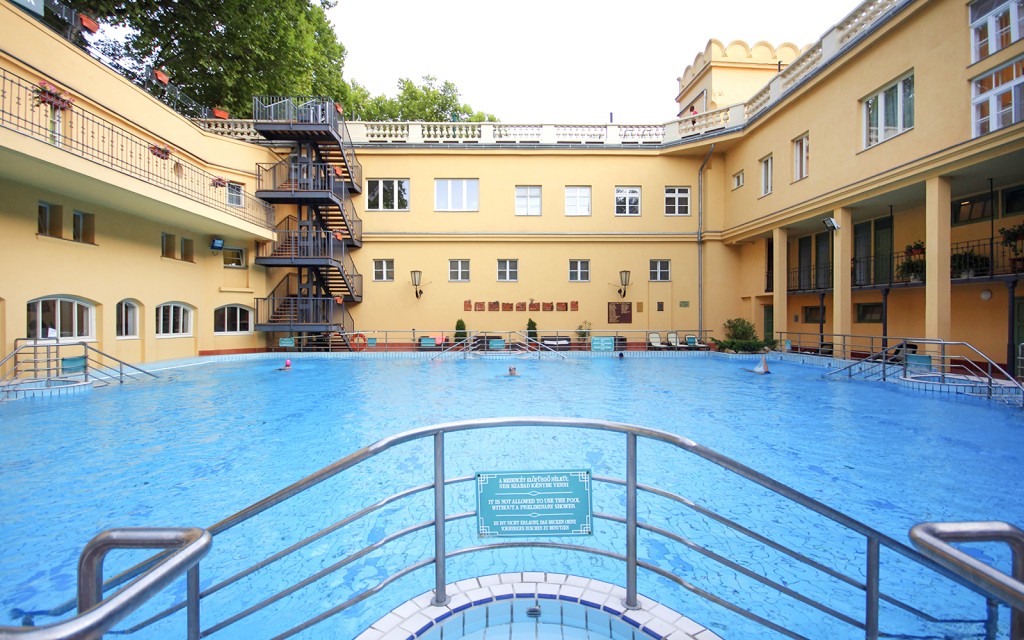 Lukacs Spa: Entry Tickets with Locker or Private Cabin