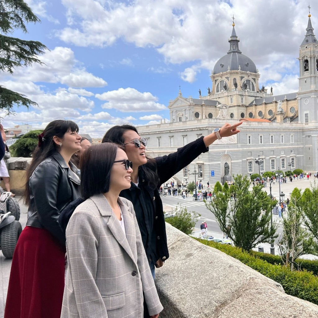 Madrid Walking Tour + Großer Bus Madrid