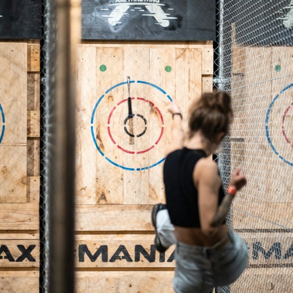 MANIAX Axe Throwing Brisbane CBD: Tiquet d'entrada