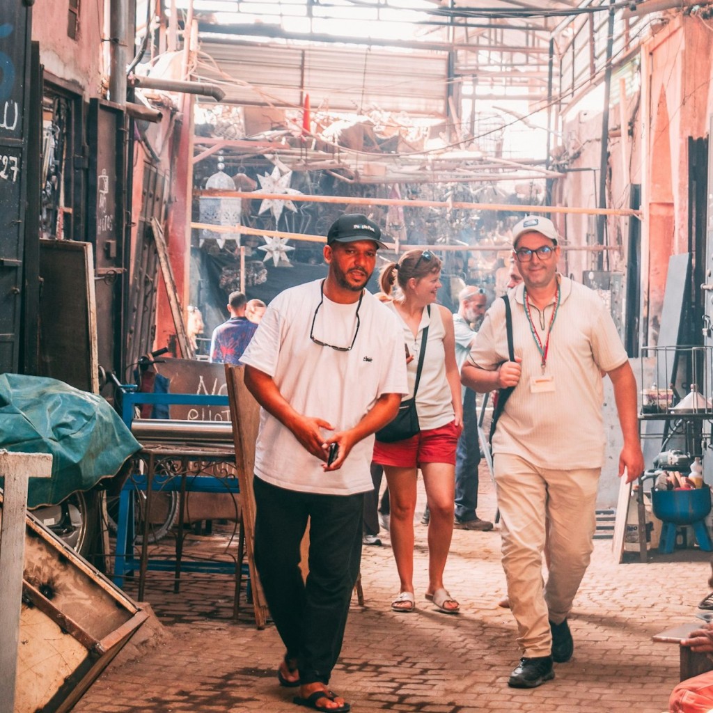 Marrakech : Visite guidée à pied des souks de la Médina en petit groupe + thé