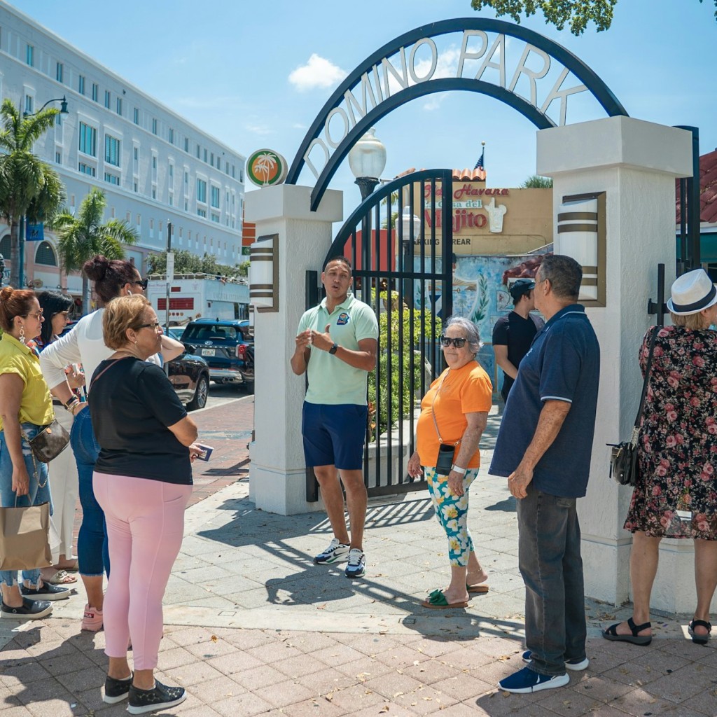 Miami: Guided Tour + Boat Cruise + Hotel Pickup