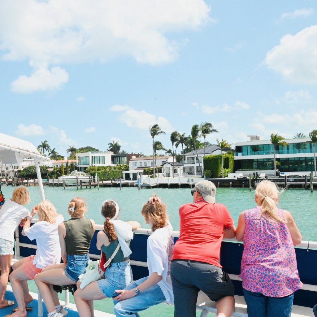 Miami: South Beach Walking Tour with Skyline Cruise