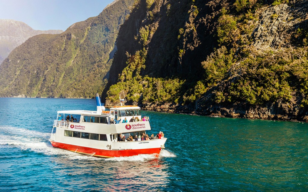 Crociera prolungata nel Milford Sound con pranzo opzionale a cura di Southern Discoveries (From Te Anau: Return Transfers with Cruise and Lunch)