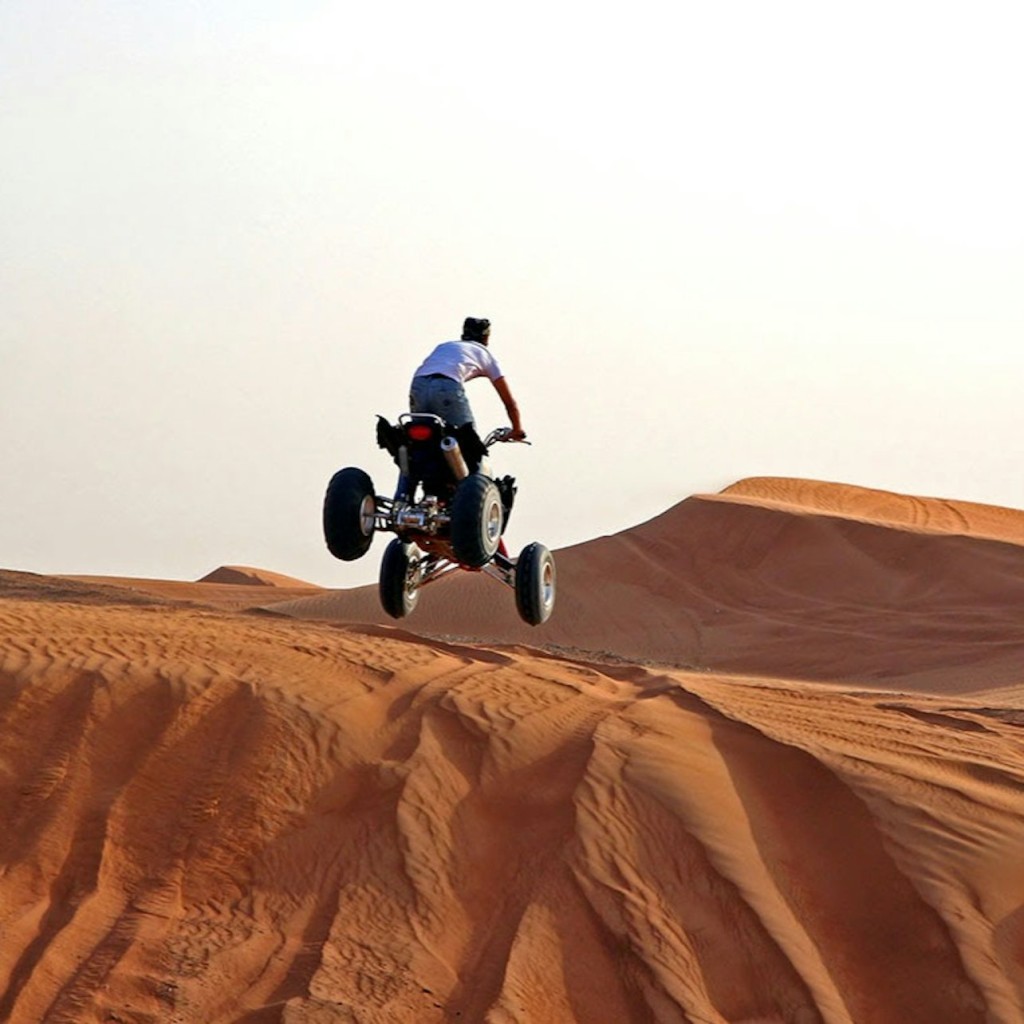 Poranne safari na pustyni: quady, sandboarding i przejażdżka na wielbłądzie