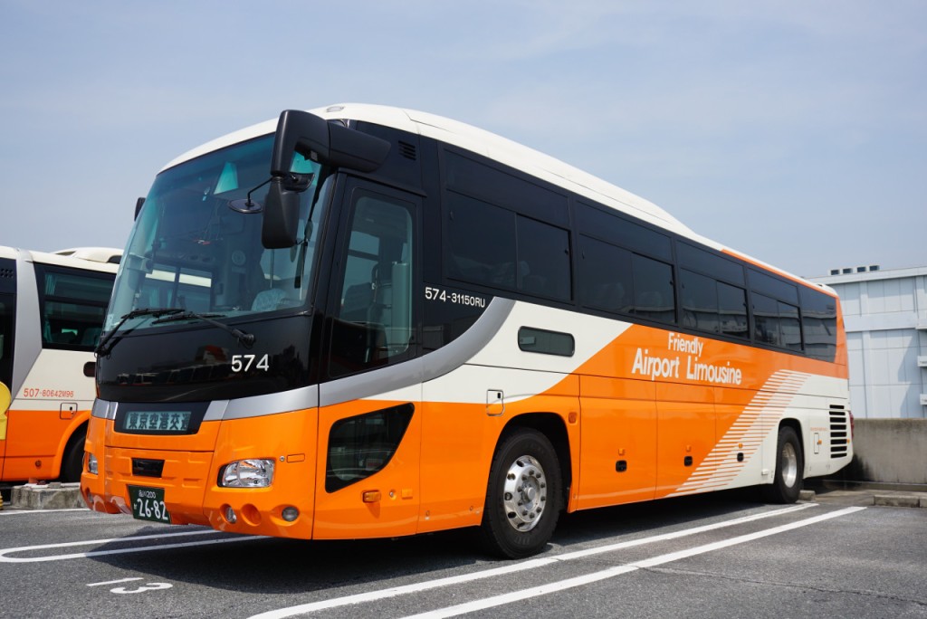 Narita International Airport Limousine Bus Transfers (Shinjuku Area to Narita International Airport (One Way))