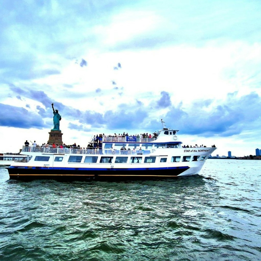 New York: Statue of Liberty & East River Guided Sightseeing Cruise