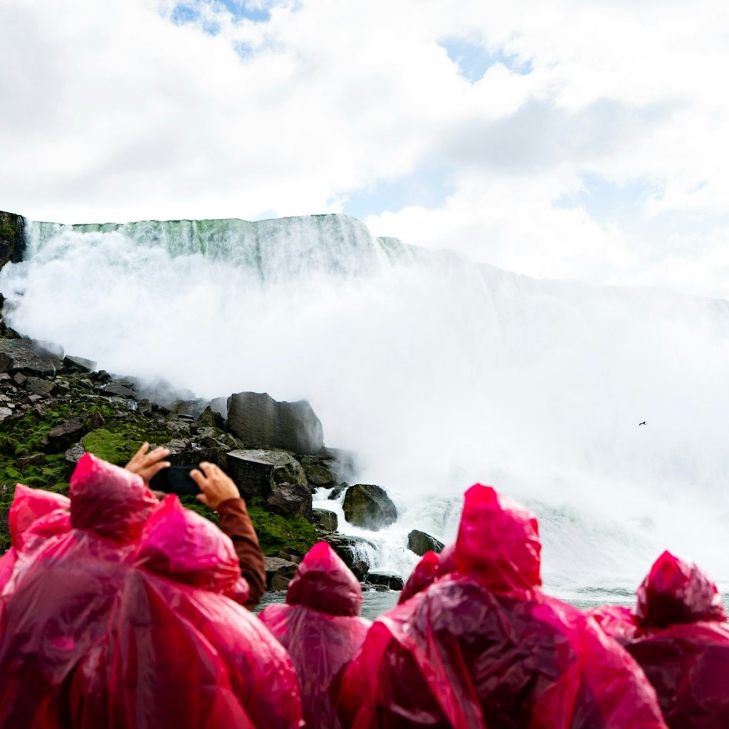 Excursió d'un dia per les cascades del Niàgara des de Toronto + creuer Hornblower i Niàgara al llac