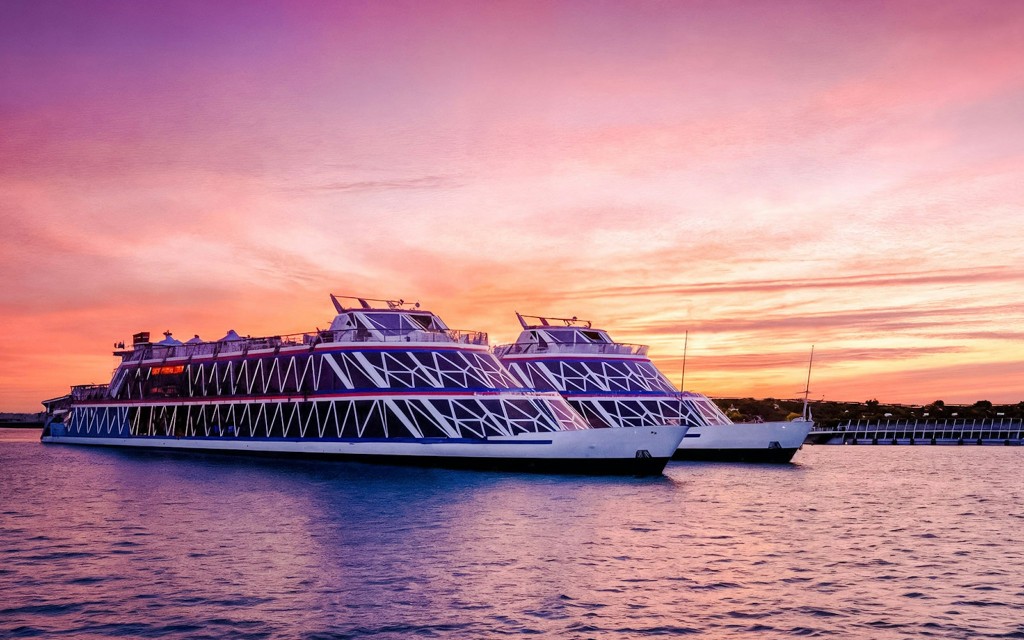 Nil-Kristall 4-Sterne-Kairo Dinner-Kreuzfahrt mit Live-Unterhaltung (Sunset Dinner Cruise)
