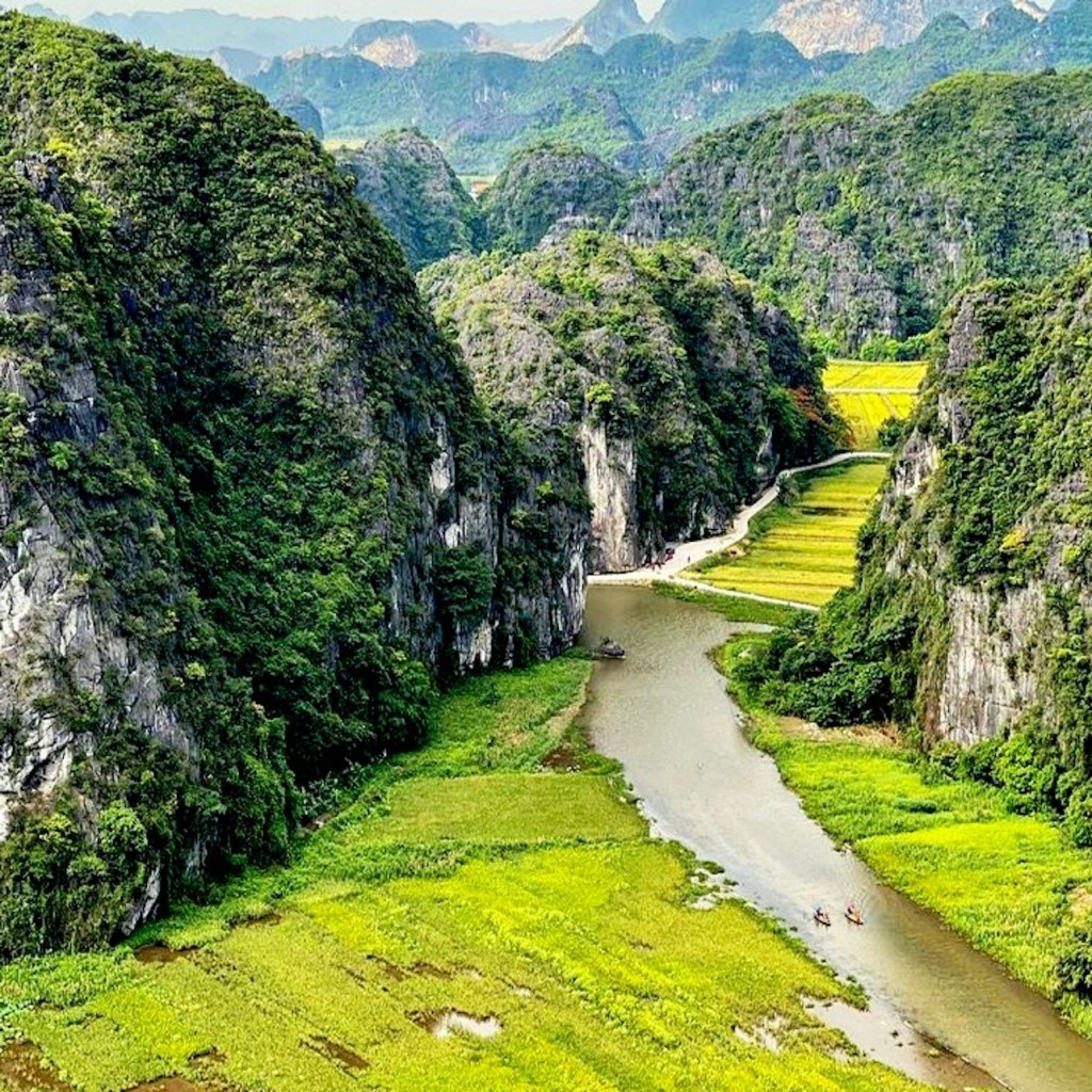 Ninh Binh, Hoa Lu, Tam Coc i la cova de Mua: visita guiada des de Hanoi + dinar