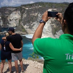 Nusa Penida: Atuh Beach & Diamond Beach Tour