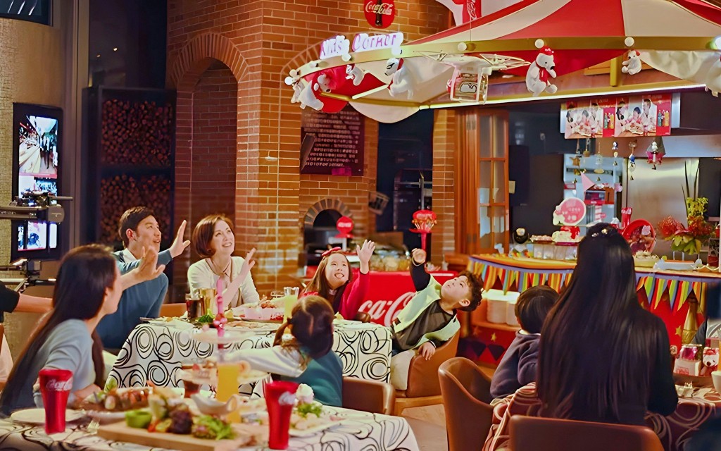 Oriental Pearl Radio & Television Tower Tickets mit Mittagessen/Dinner Buffet (Two Sphere Tickets with Coca-Cola Happy Restaurant Buffet)