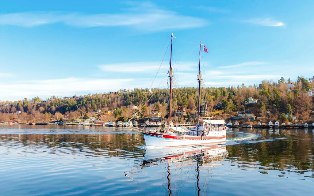 Oslo: Oslofjord Sightseeing-Bootsfahrt mit dem Segelschiff (Oslo: Oslofjord sightseeing cruise by sailing ship)