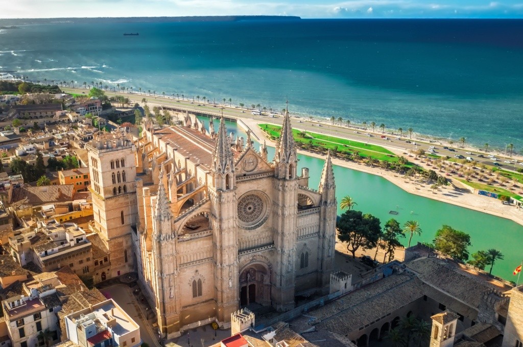 Palma: Catedral of Mallorca Skip-the-Line Ticket for Fast Entry