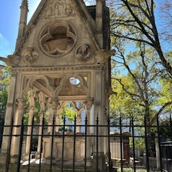 Paris: Haunted Père Lachaise Cemetery Guided Tour