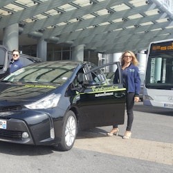 Paris: Roundtrip Taxi Transfer from Orly Airport to Disneyland - Night Private Transfer
