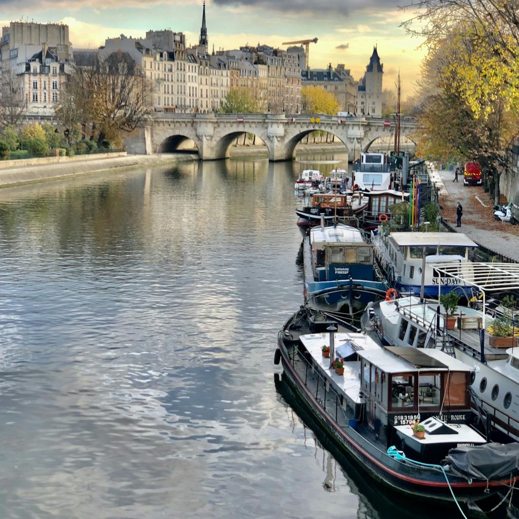 París: Tour a peu semiprivat + Entrada a la catedral de Notre-Dame