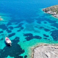 Paros, Antiparos, Despotiko, Blue Lagoon: Private Galatea Tour + Meal