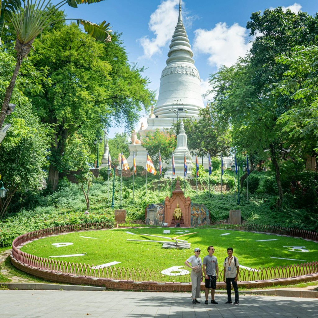 Phnom Penh: Historische Führung + Transfers