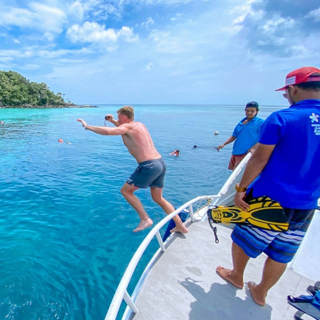 Da Phuket: Tour in motoscafo delle Isole Surin con snorkeling