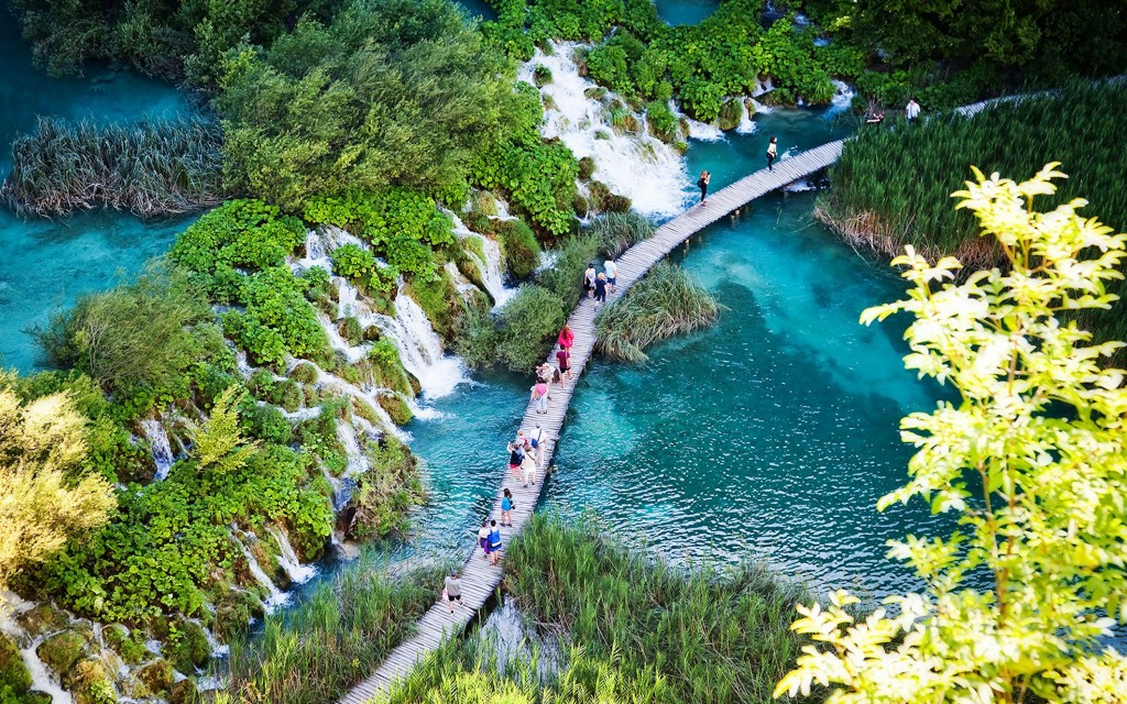 Entrada al Parque Nacional de los Lagos de Plitvice con tren panorámico y paseo en barco (1-Day Entry Ticket: South Entrance)