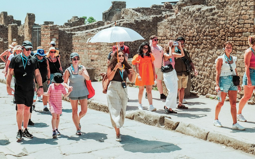Tour guidato a Pompei con accesso Salta la Fila (Semi-Private English Guided Tour with Archaeologist)