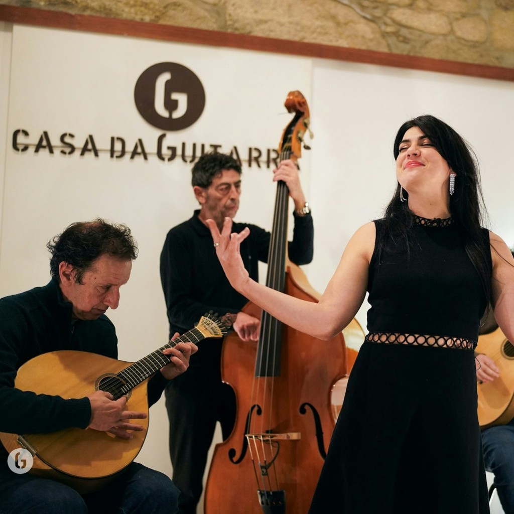 Oporto: Concierto de Fado en la Casa da Guitarra con Vino de Oporto