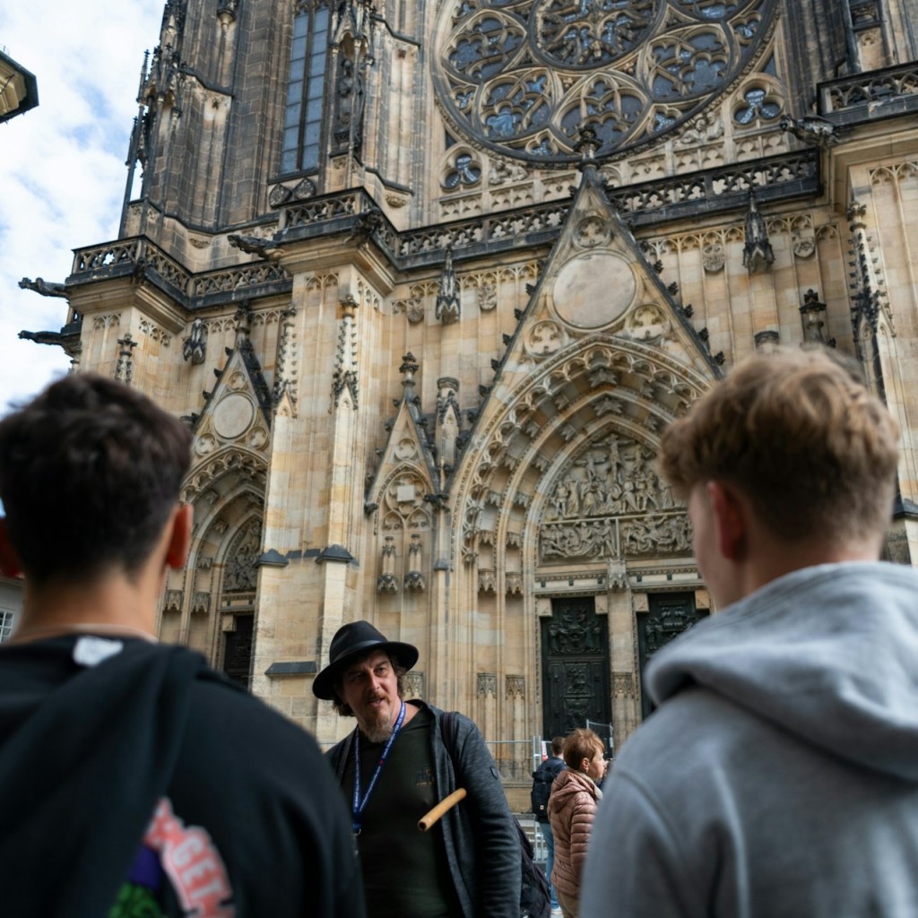 Prague: Bus & Walking Tour + Prague Castle Exterior Visit + Boat Cruise