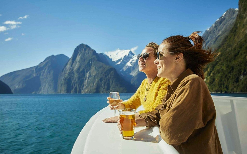 Premium Milford Sound Kreuzfahrt mit Gourmet Canapes & Sekt (Milford Sound Cruise)