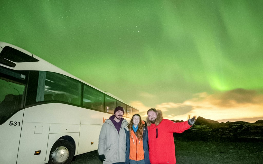 Reykjavik : Visite guidée en bus des aurores boréales (Small Group Tour from Meeting Point)