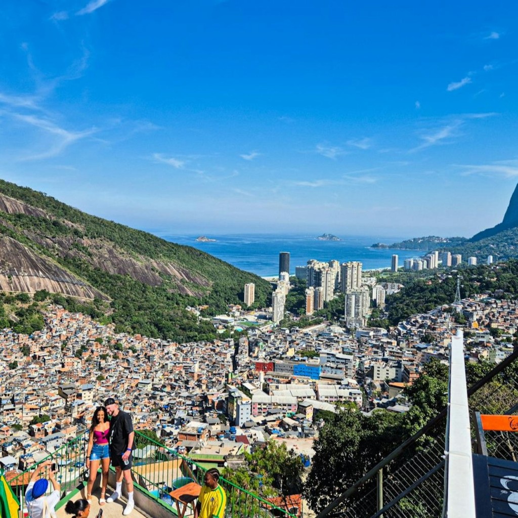 Rio de Janeiro: Rocinha Favela Guided Jeep Tour + Hotel Transfer