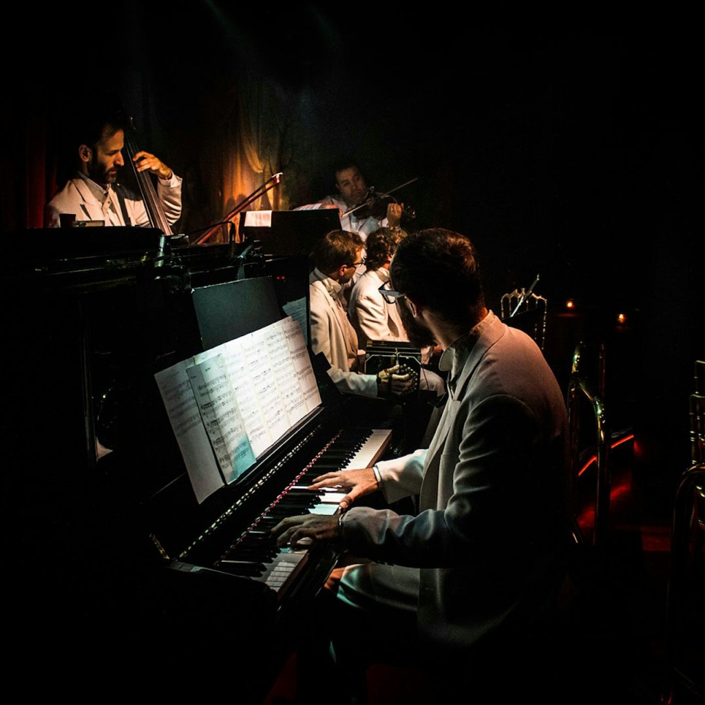 Rojo Tango Show with Transport