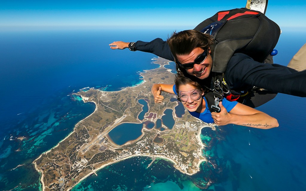 Rottnest Island Fallschirmsprung und Tour mit der Fähre von Perth/Fremantle/Hillarys (15,000 ft Rottnest Skydive + Perth City Ferry Transfer)
