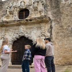 San Antonio: Small Group Walking Tour + River Cruise + Tower of the Americas