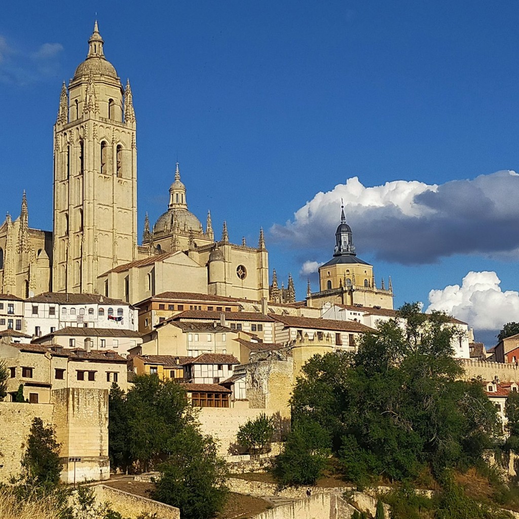 Segovia i Àvila: Tour guiat a peu des de Madrid