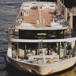 Seine River: 3-Course Dinner Cruise with Live Music by Diamant Bleu - Gourmet cruise